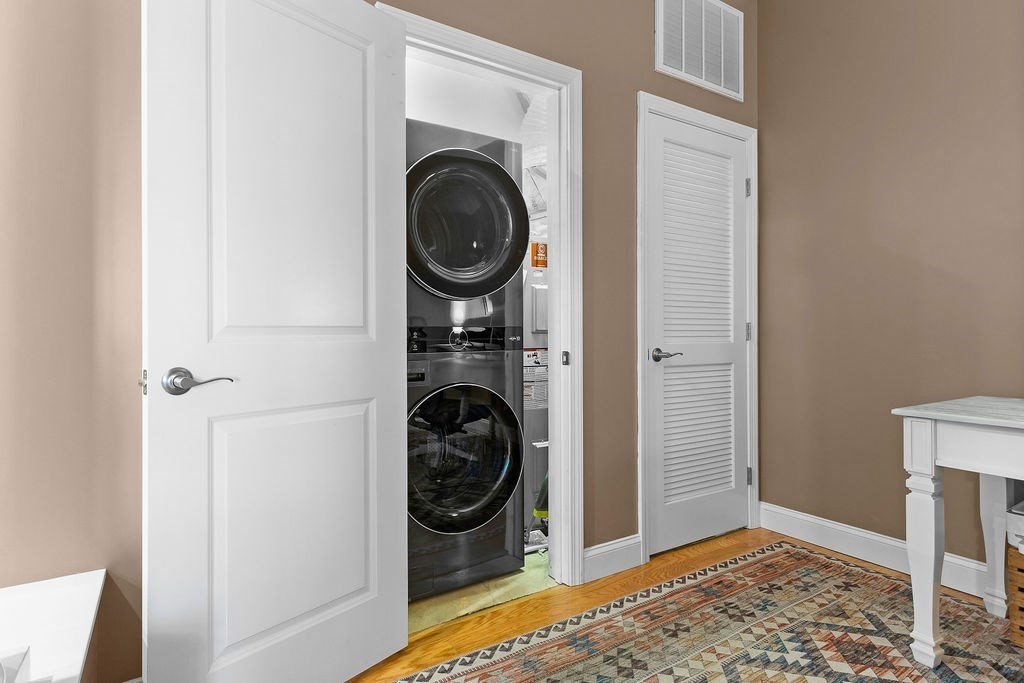 Westborough, Massachusetts 01581, United States, 2 Bedrooms Bedrooms, ,2 BathroomsBathrooms,Residential,Active,115027