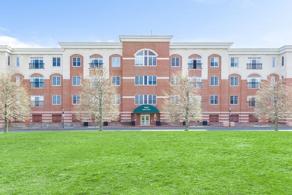 Westborough, Massachusetts 01581, United States, 2 Bedrooms Bedrooms, ,2 BathroomsBathrooms,Residential,Active,115027