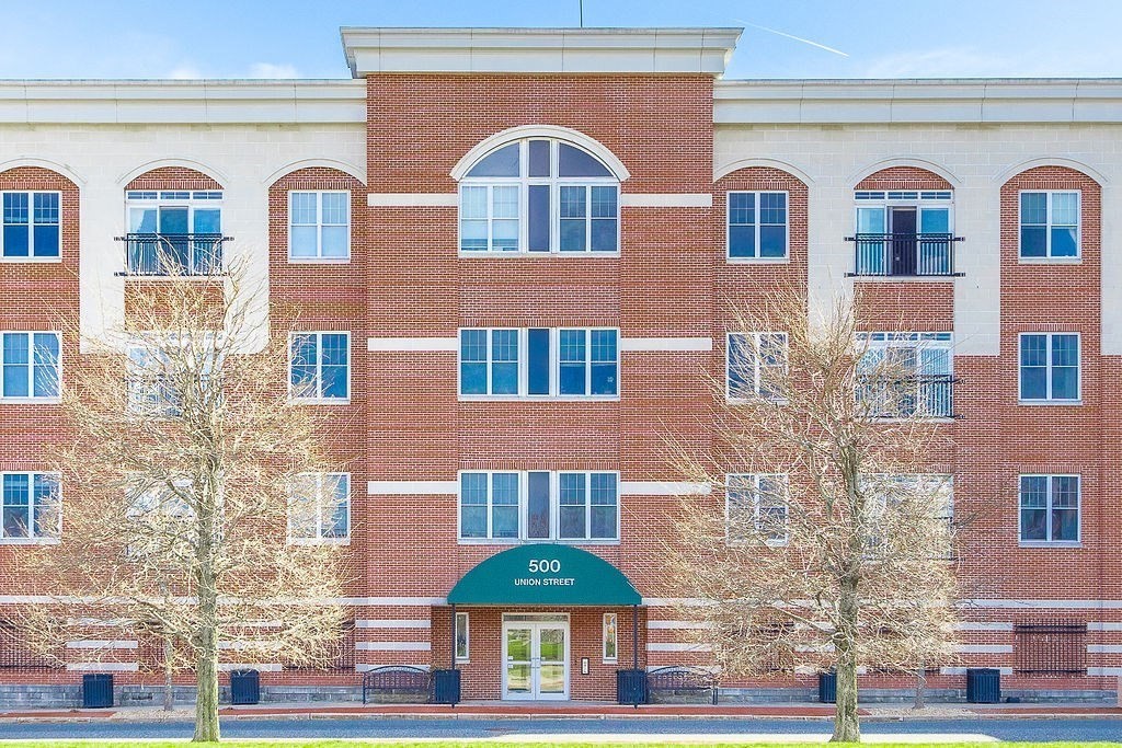 Westborough, Massachusetts 01581, United States, 2 Bedrooms Bedrooms, ,2 BathroomsBathrooms,Residential,Active,115027