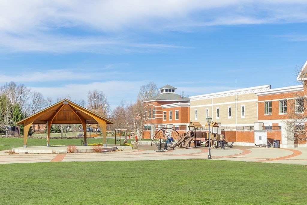 Westborough, Massachusetts 01581, United States, 2 Bedrooms Bedrooms, ,2 BathroomsBathrooms,Residential,Active,115027