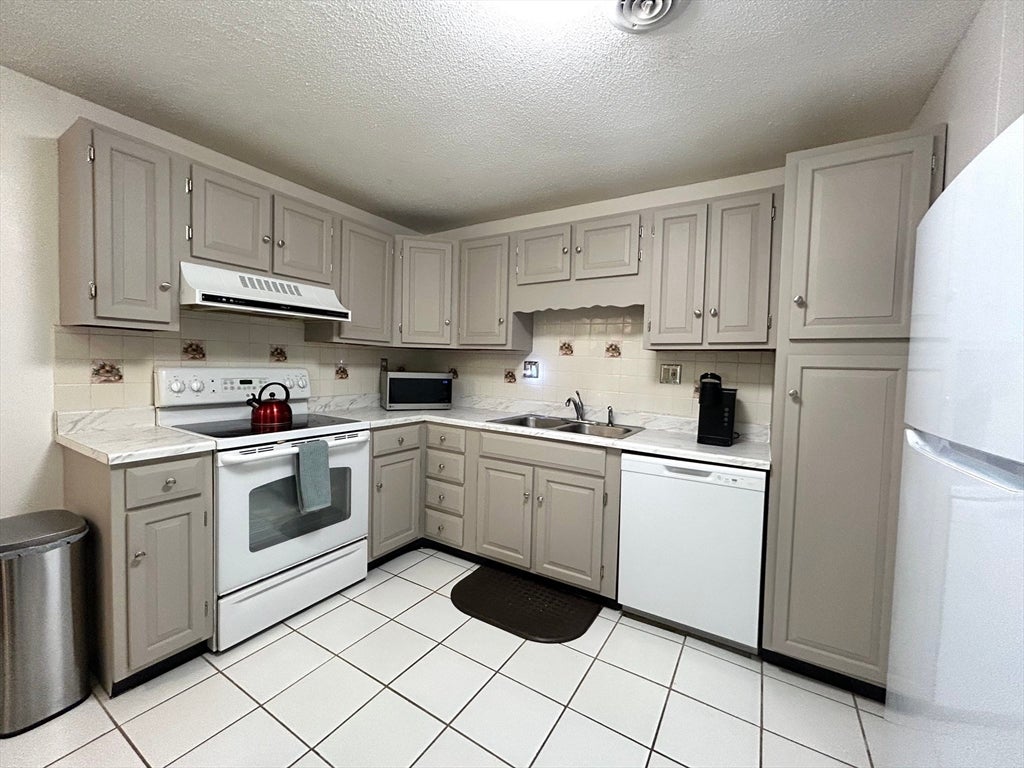 15 Thompson Dr #12, Randolph, MA Photo #1