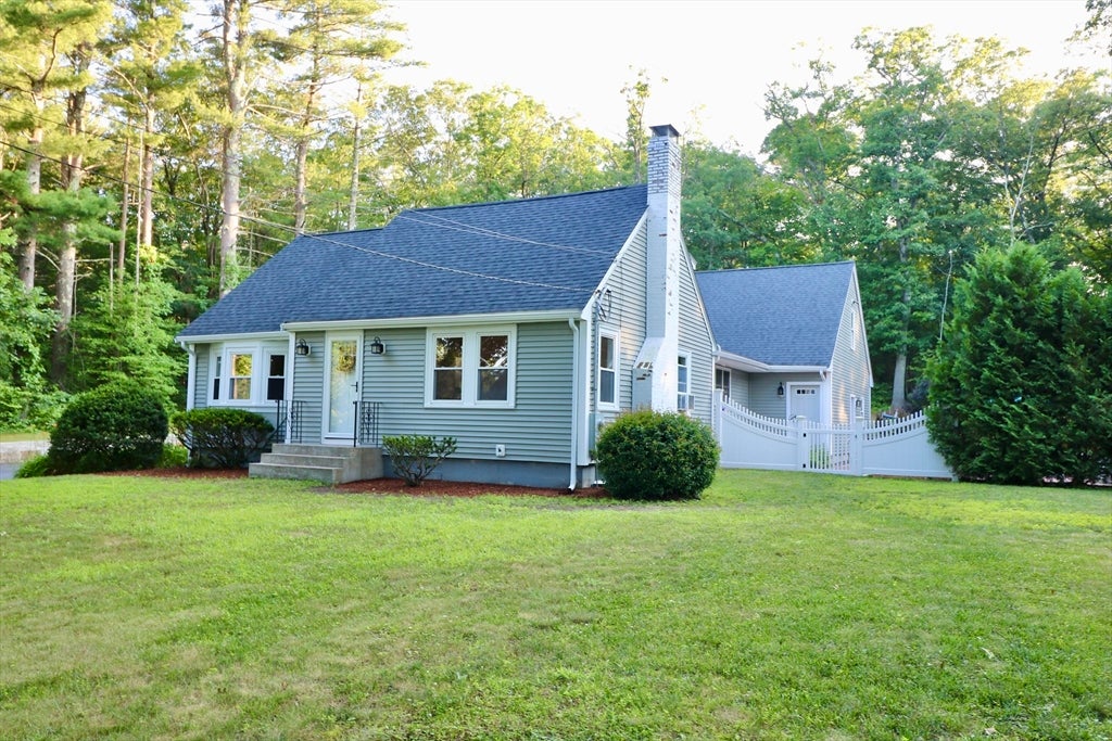 12 Mill St, Hopedale MA 01747