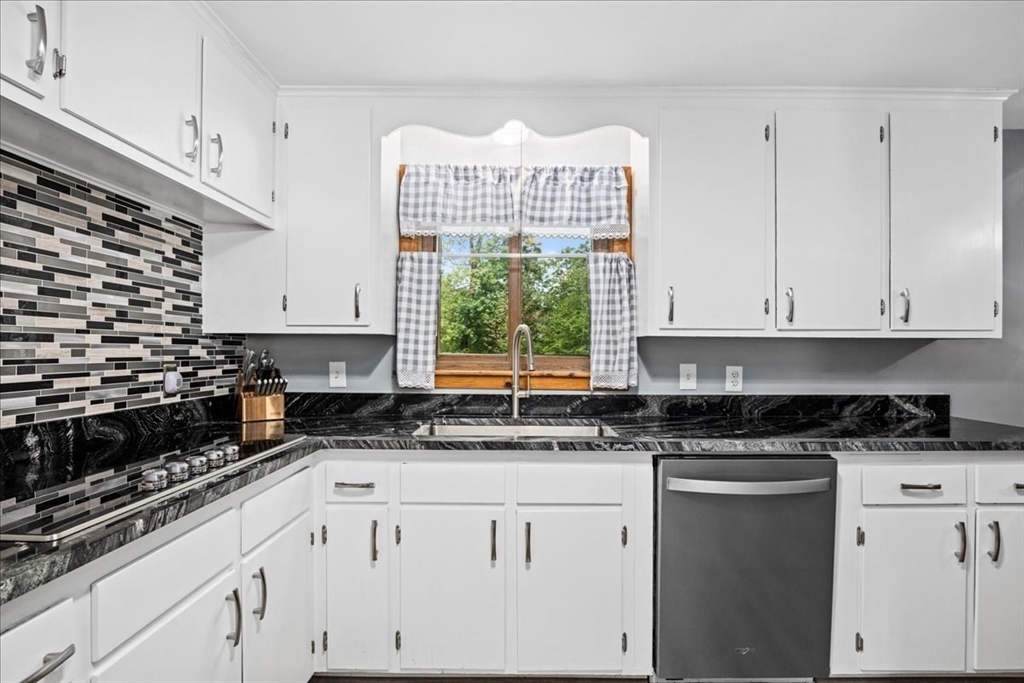 9 Lillian Rd