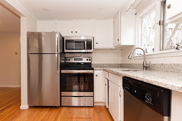 40R Stone St R3