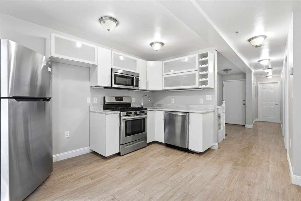 Click for 191 Everett St #1, Boston, MA slideshow
