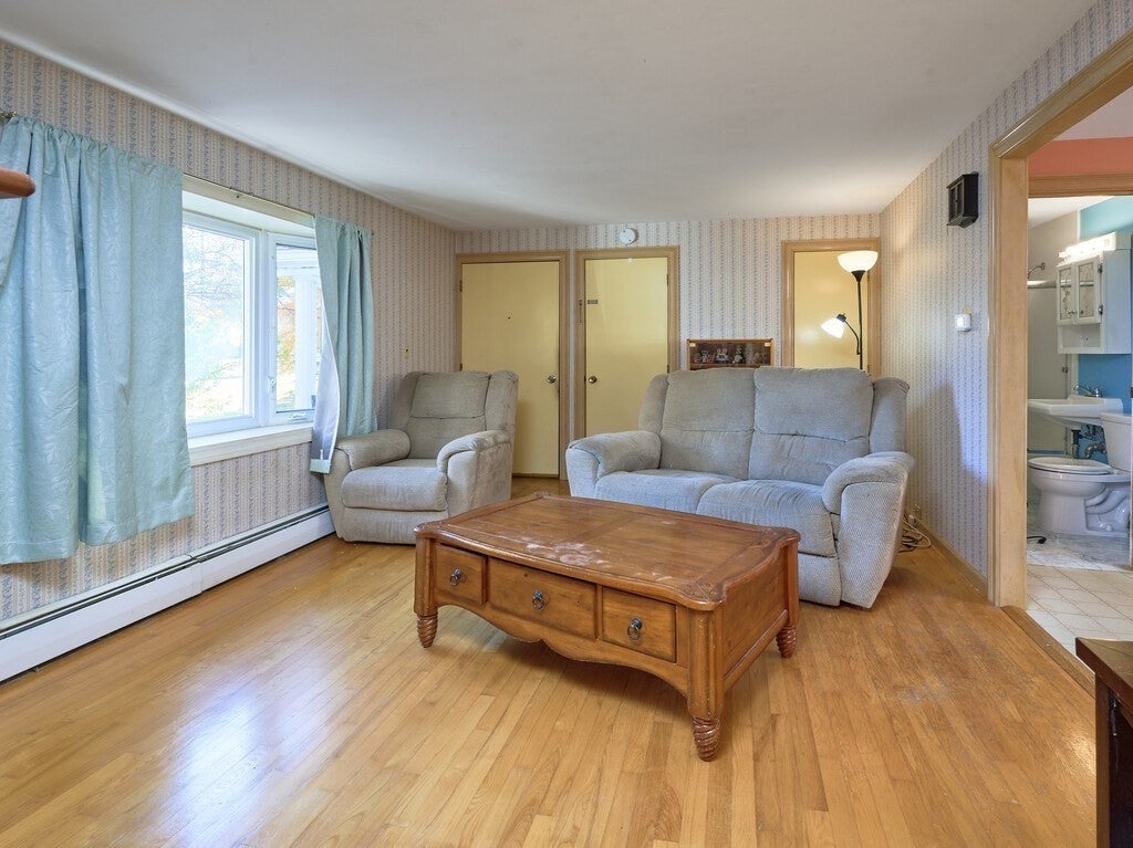 111 Main St, Holden, MA, 111 Main St, Holden, MA Photo #11