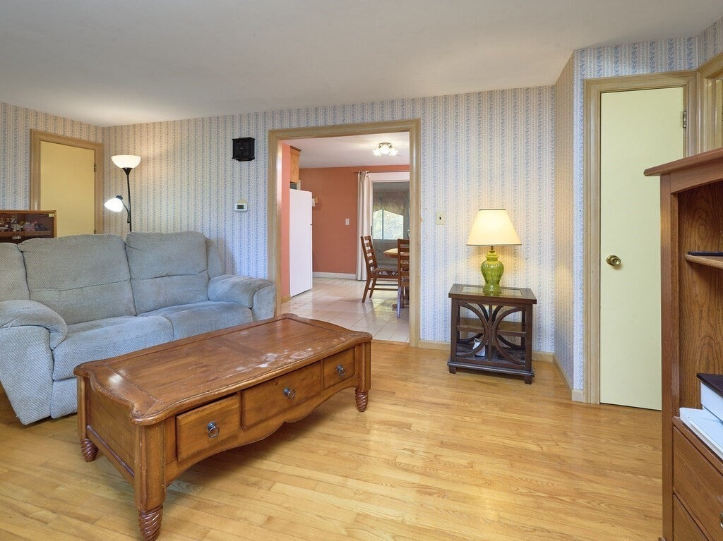 111 Main St, Holden, MA, 111 Main St, Holden, MA Photo #12