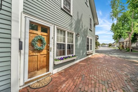 40 Elm St B Amesbury MA 01913