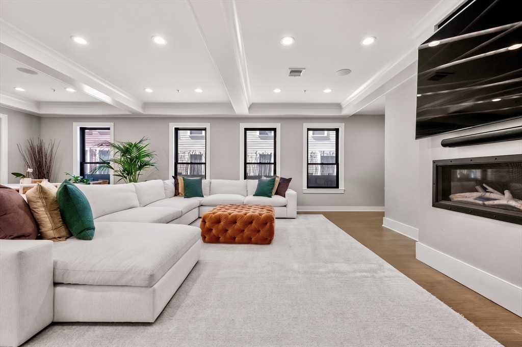 377 W 1st St #2, Boston, MA Photo #1