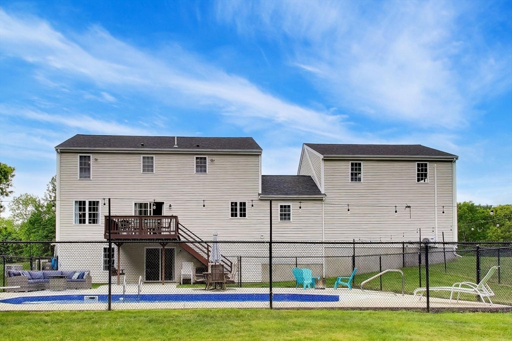 24 Meadow Ln