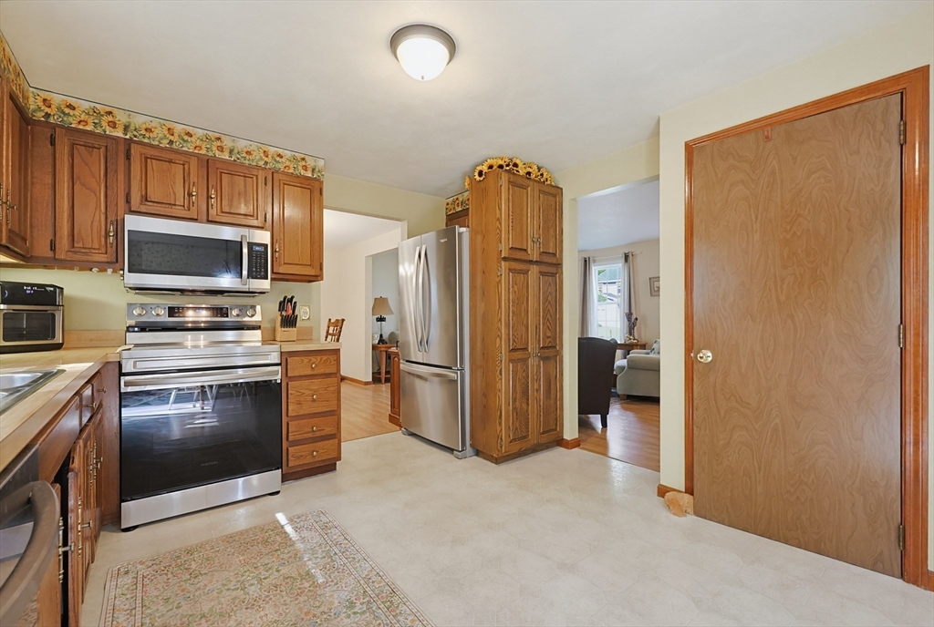 7 Hazeltine Rd