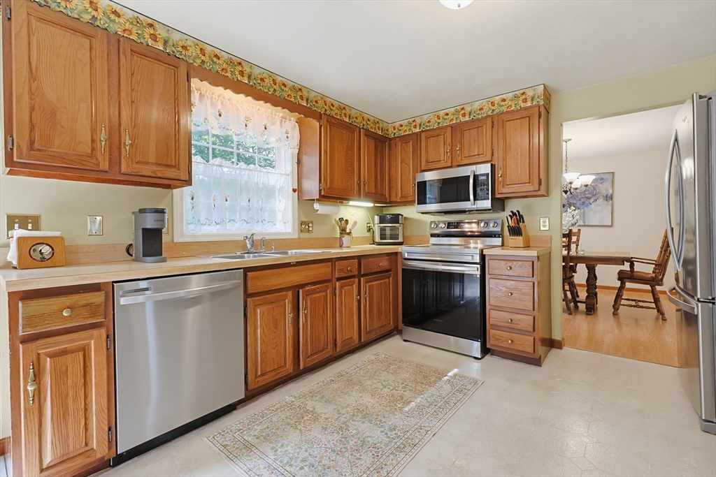 7 Hazeltine Rd