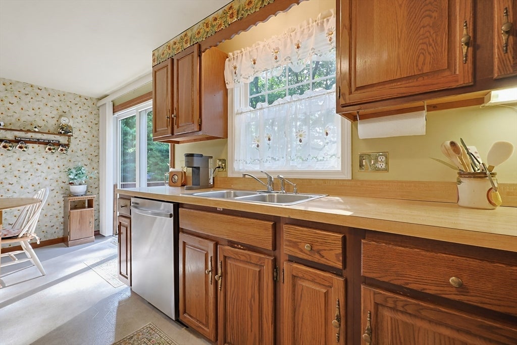 7 Hazeltine Rd