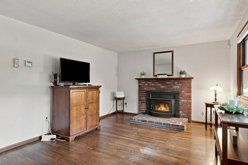 19 Pembroke St, Marlborough, MA Photo #6
