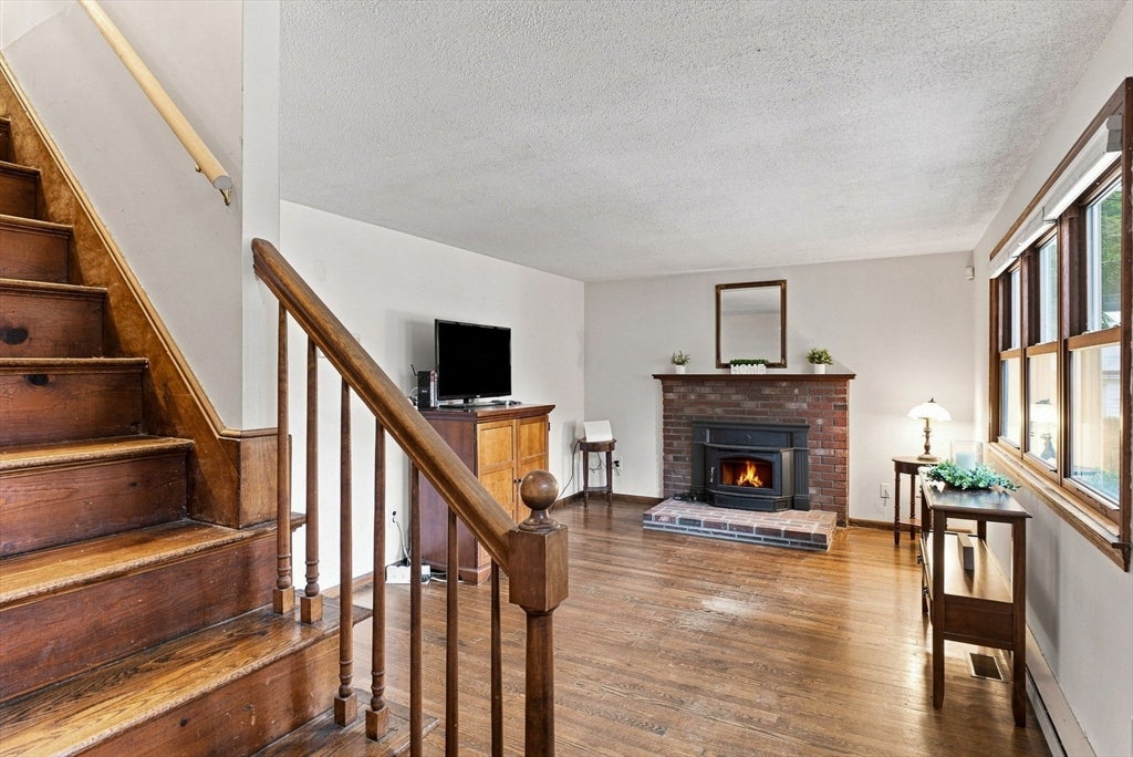 19 Pembroke St, Marlborough, MA Photo #3