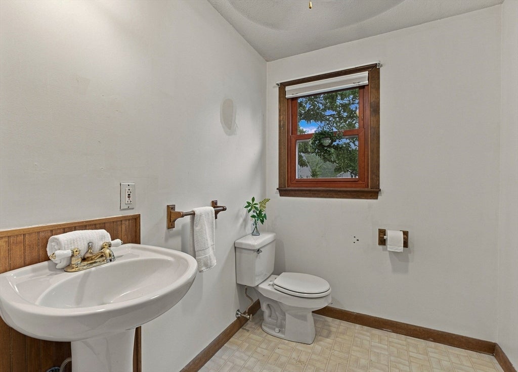19 Pembroke St, Marlborough, MA Photo #16