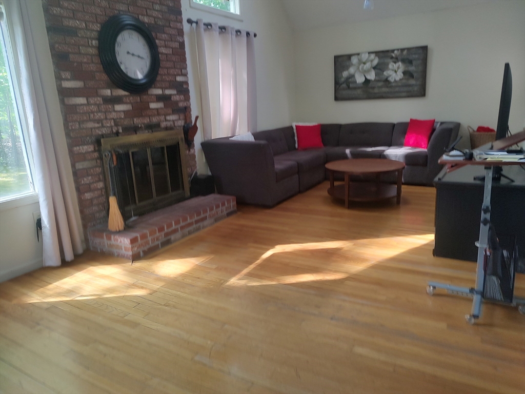 16 Hundred Oaks Ln 16