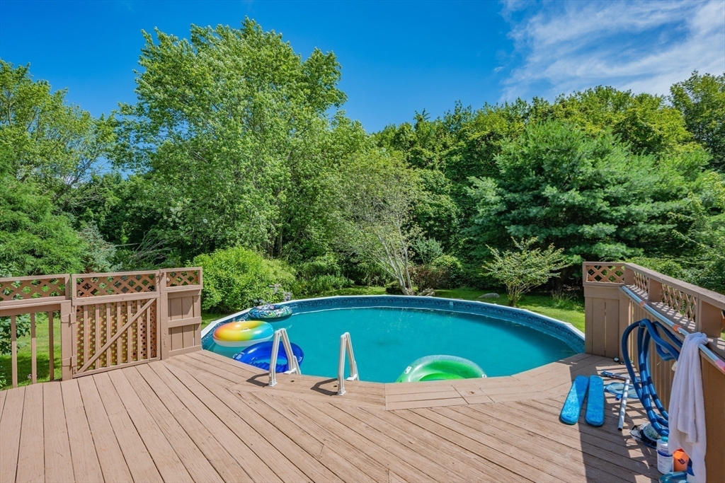 Fairhaven, Massachusetts 02719, United States, 3 Bedrooms Bedrooms, ,2 BathroomsBathrooms,Residential,Active,176929