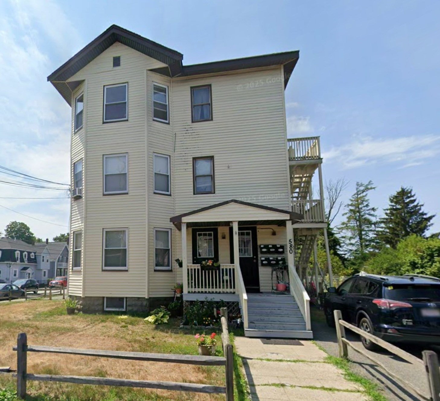 Click for 580 Bay Street #4, Taunton, MA slideshow