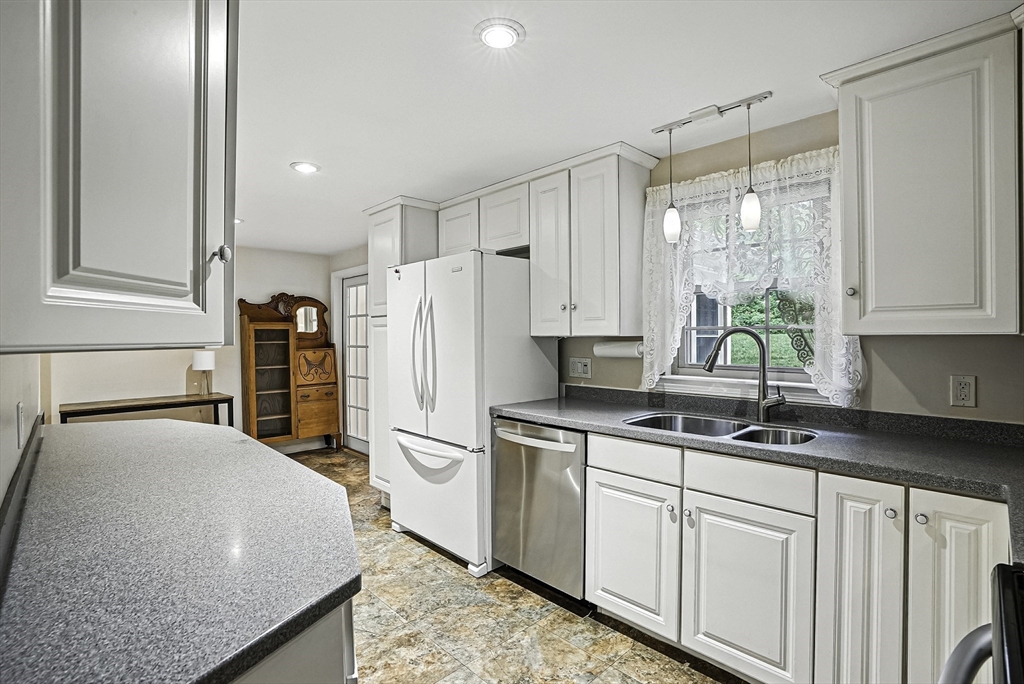 19 Chestnut Hill Rd
