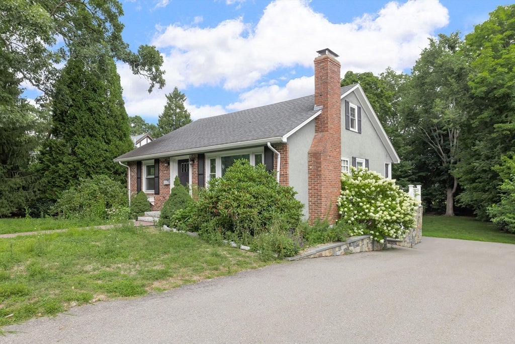 31 Oak St, Wellesley, MA Photo #2