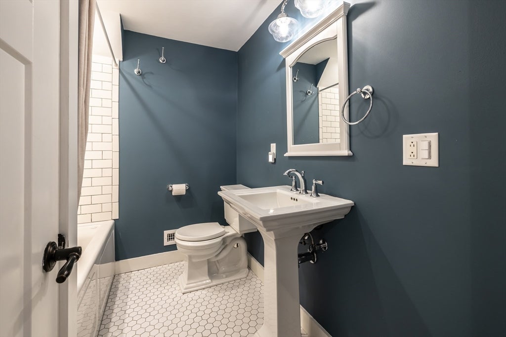 31 Oak St, Wellesley, MA Photo #11