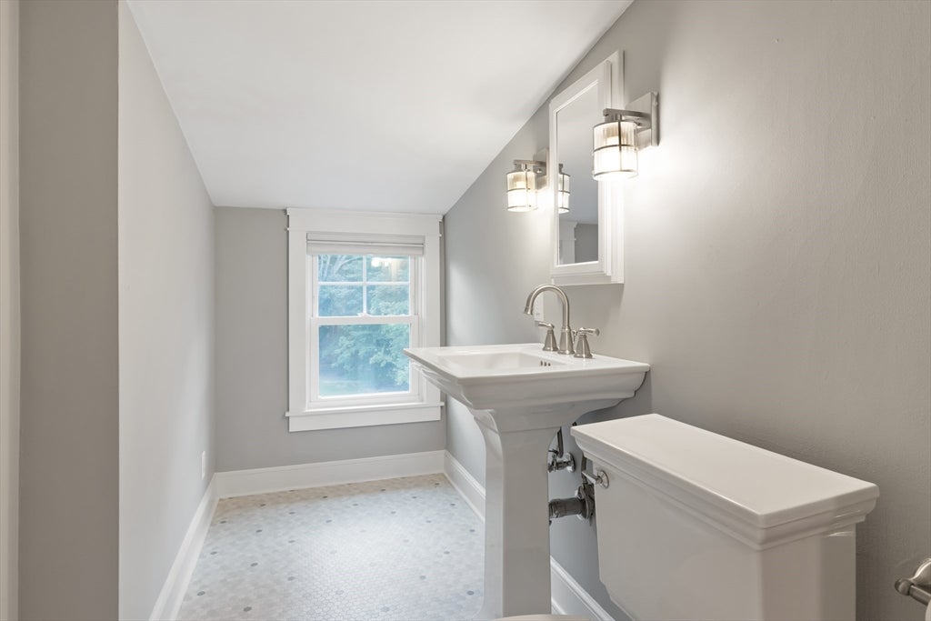 31 Oak St, Wellesley, MA Photo #18