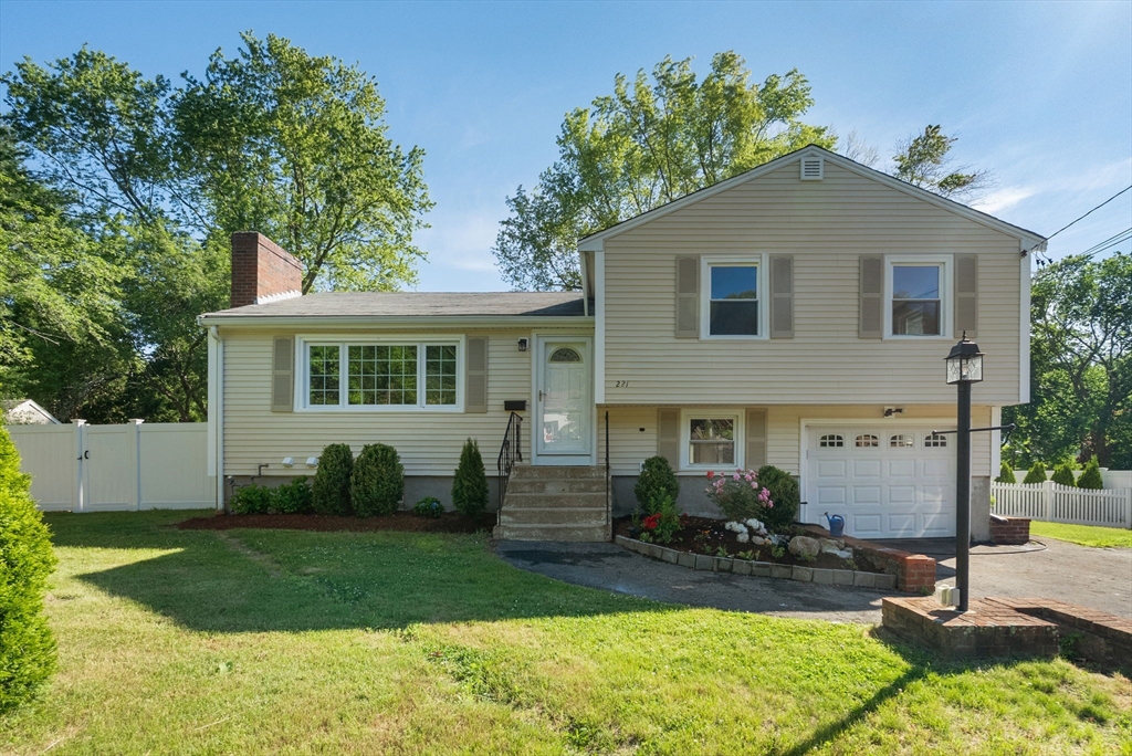 Click for 221 Totten Pond Rd, Waltham, MA slideshow Click for 221 Totten Pond Rd, Waltham, MA slideshow