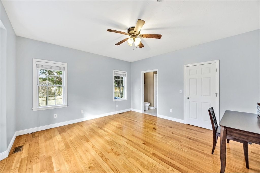 Sandwich, Massachusetts 02563, United States, 3 Bedrooms Bedrooms, ,3 BathroomsBathrooms,Residential,Active,249166