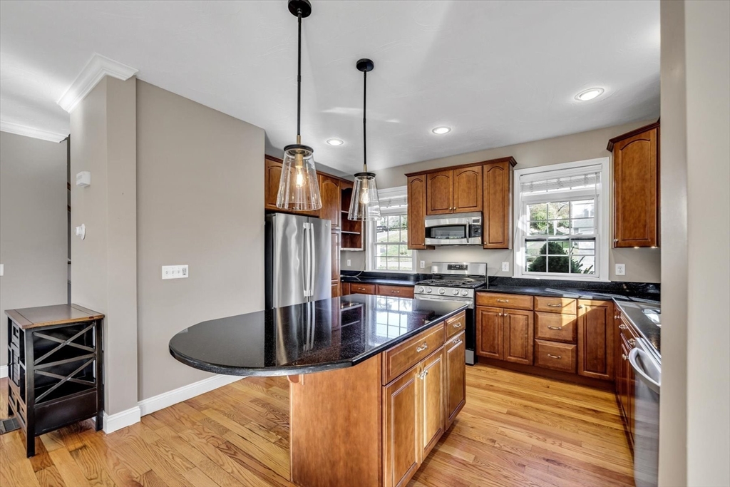 Sandwich, Massachusetts 02563, United States, 3 Bedrooms Bedrooms, ,3 BathroomsBathrooms,Residential,Active,249166