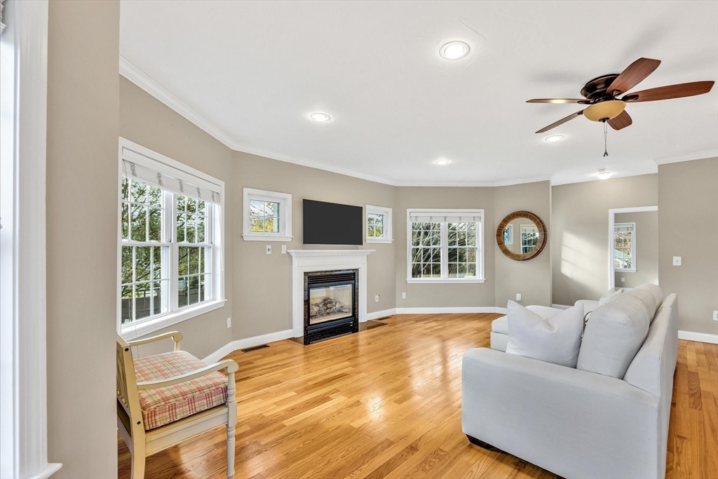 Sandwich, Massachusetts 02563, United States, 3 Bedrooms Bedrooms, ,3 BathroomsBathrooms,Residential,Active,249166