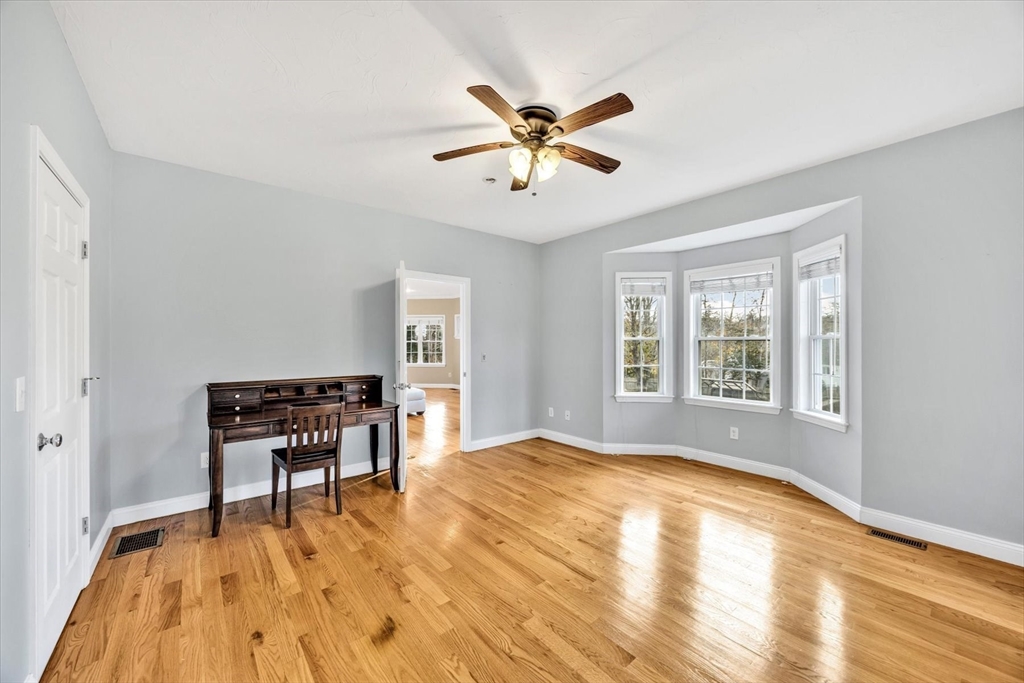 Sandwich, Massachusetts 02563, United States, 3 Bedrooms Bedrooms, ,3 BathroomsBathrooms,Residential,Active,249166