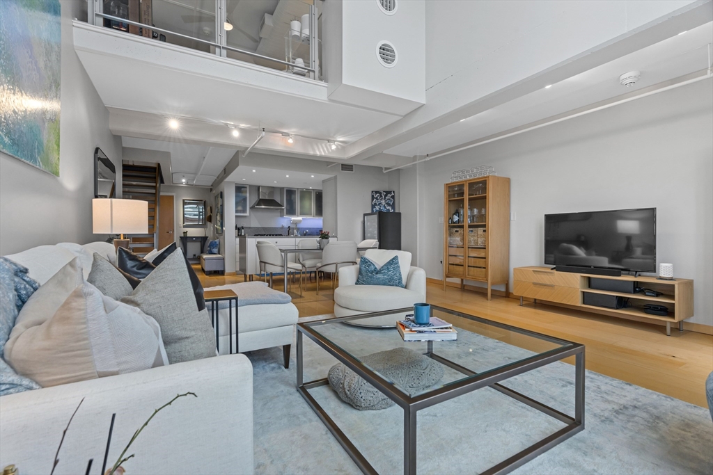 25 Channel Center St 212