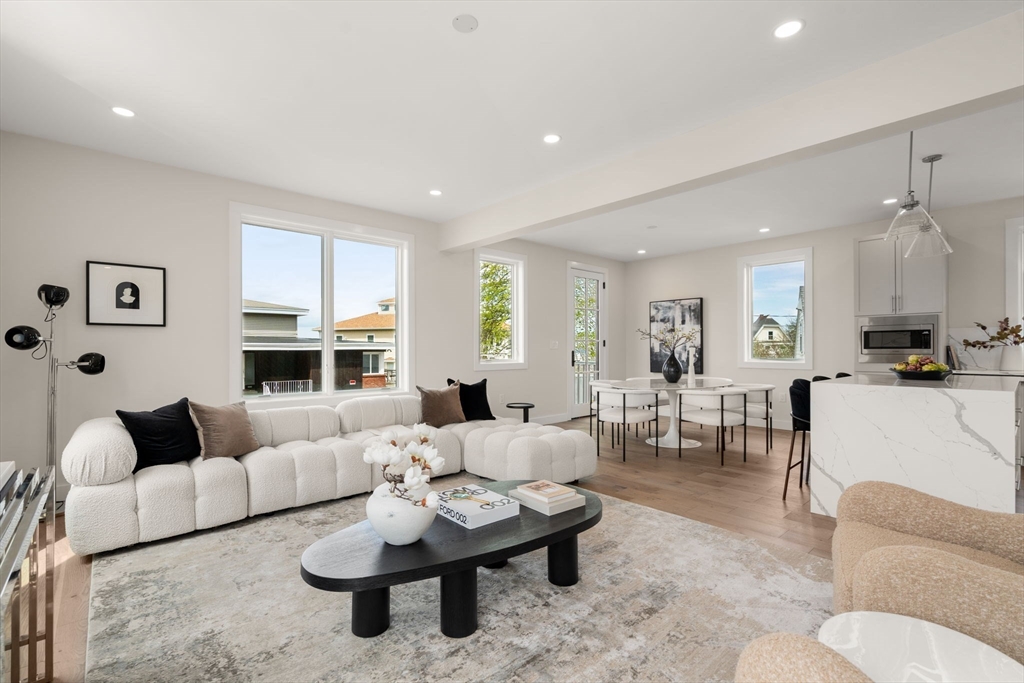 11 Billow Ave 11