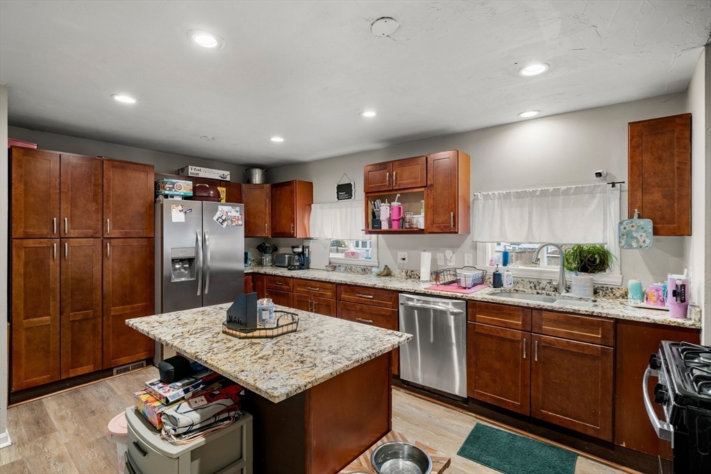 275 Lynnfield St 275