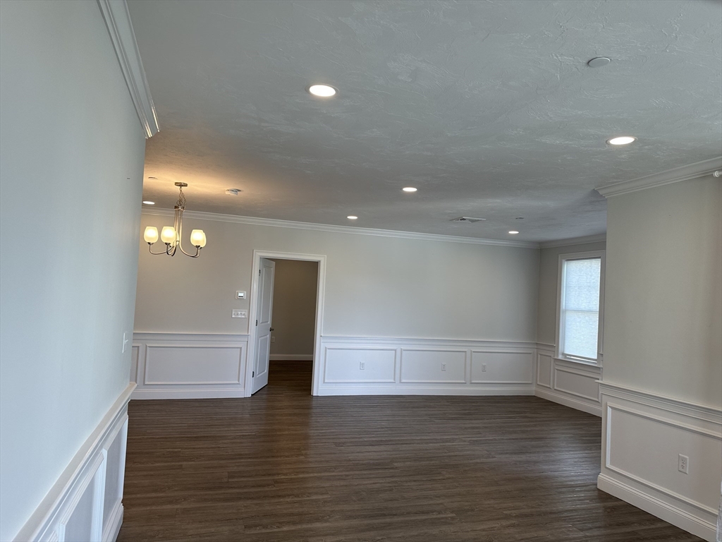 320 Middlesex Ave F302