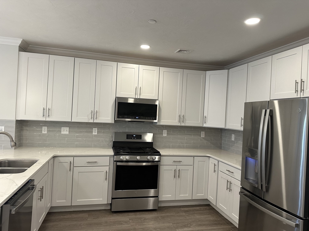 320 Middlesex Ave F302