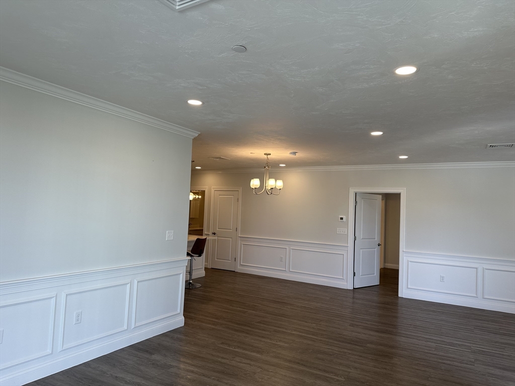 320 Middlesex Ave F302