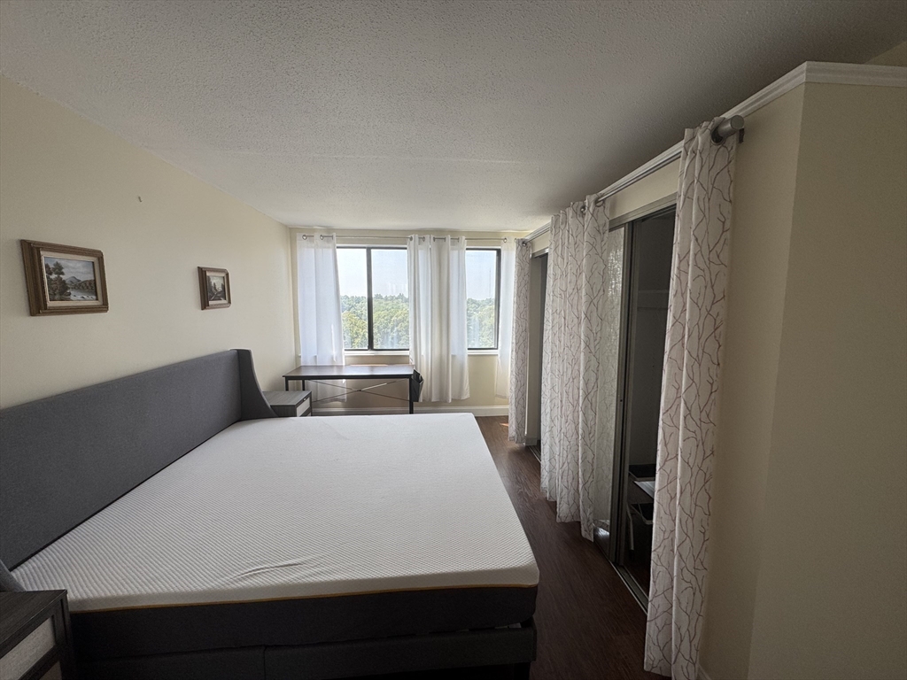 Newton, Massachusetts 02467, United States, 1 Bedroom Bedrooms, ,2 BathroomsBathrooms,Residential,Active,178134