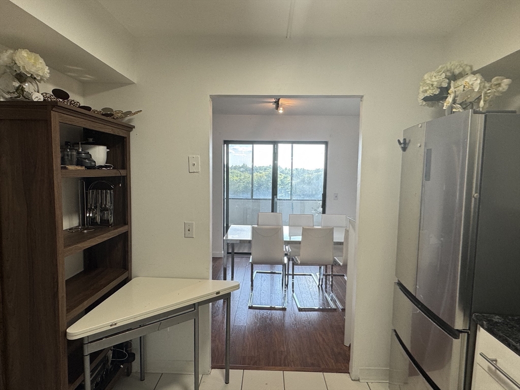 Newton, Massachusetts 02467, United States, 1 Bedroom Bedrooms, ,2 BathroomsBathrooms,Residential,Active,178134