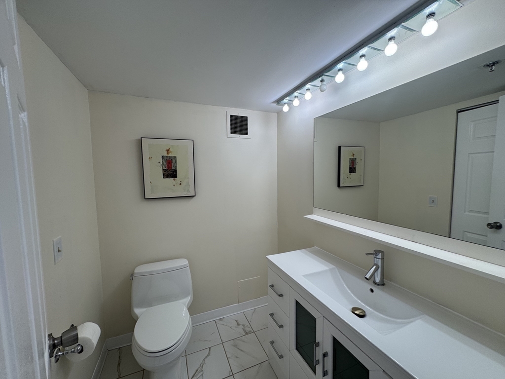 Newton, Massachusetts 02467, United States, 1 Bedroom Bedrooms, ,2 BathroomsBathrooms,Residential,Active,178134