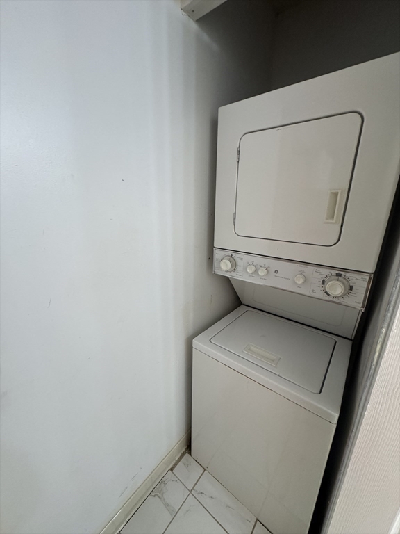 Newton, Massachusetts 02467, United States, 1 Bedroom Bedrooms, ,2 BathroomsBathrooms,Residential,Active,178134