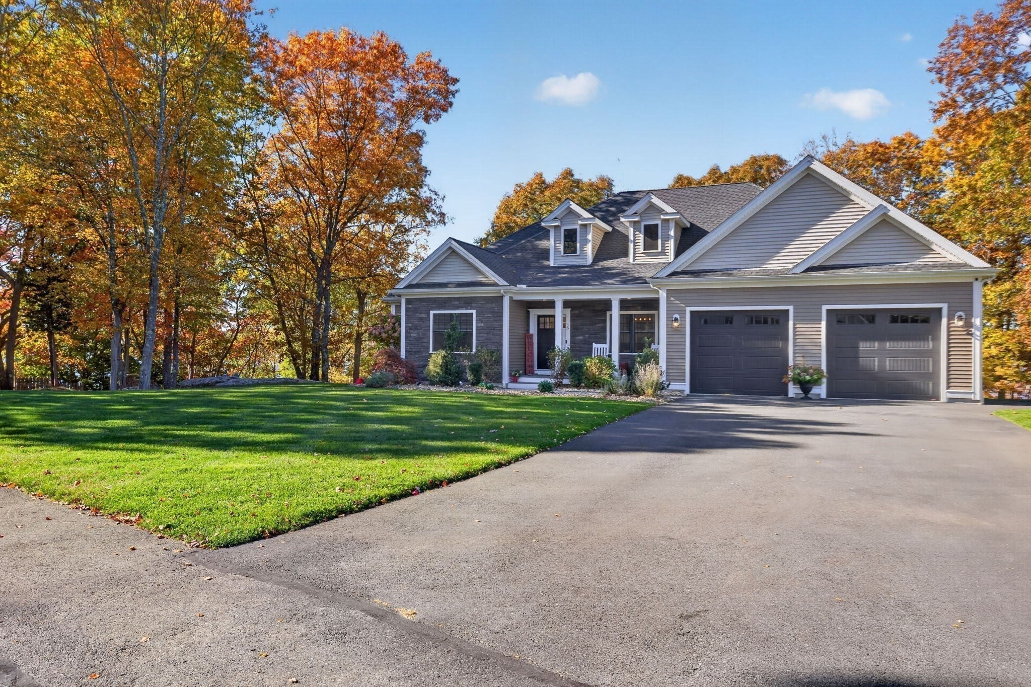 Photo: 39 Ridge St, Berkley, MA Photo: 39 Ridge St, Berkley, MA