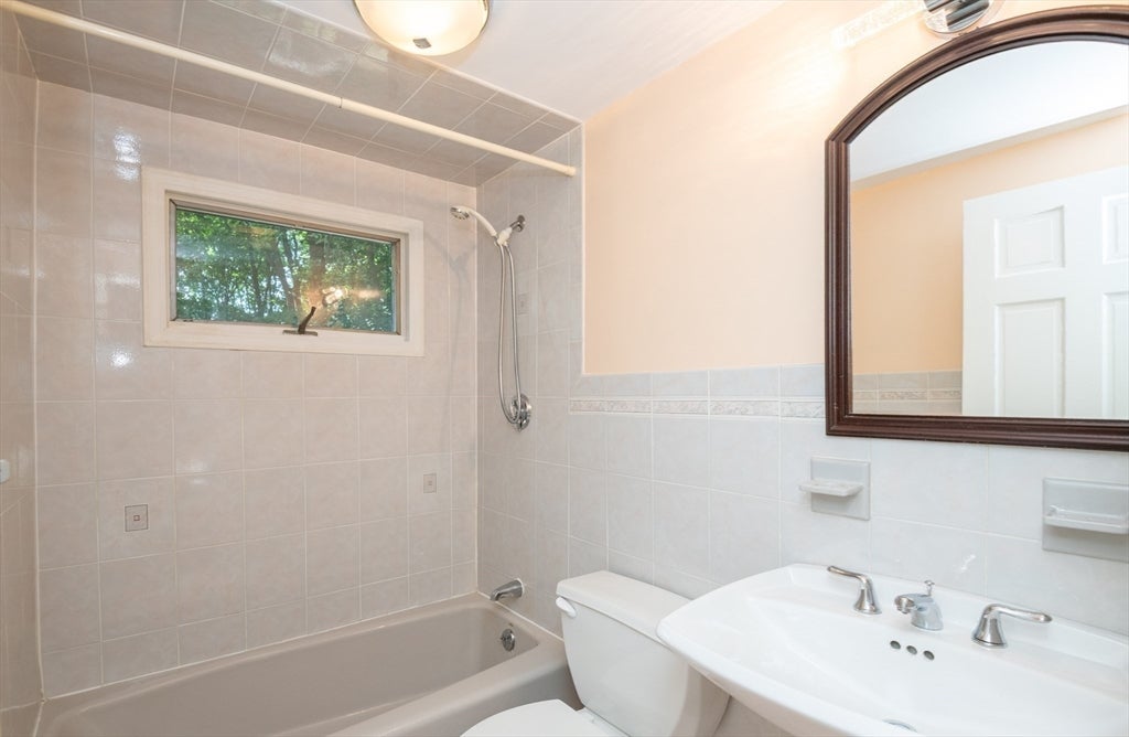 19 Penny Lane, Stoneham, MA, 19 Penny Lane, Stoneham, MA Photo #12