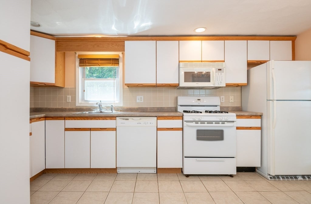 19 Penny Lane, Stoneham, MA, 19 Penny Lane, Stoneham, MA Photo #9