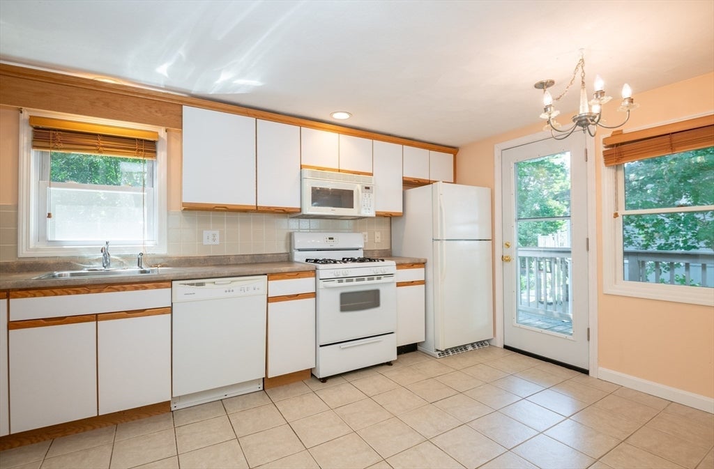 19 Penny Lane, Stoneham, MA, 19 Penny Lane, Stoneham, MA Photo #10