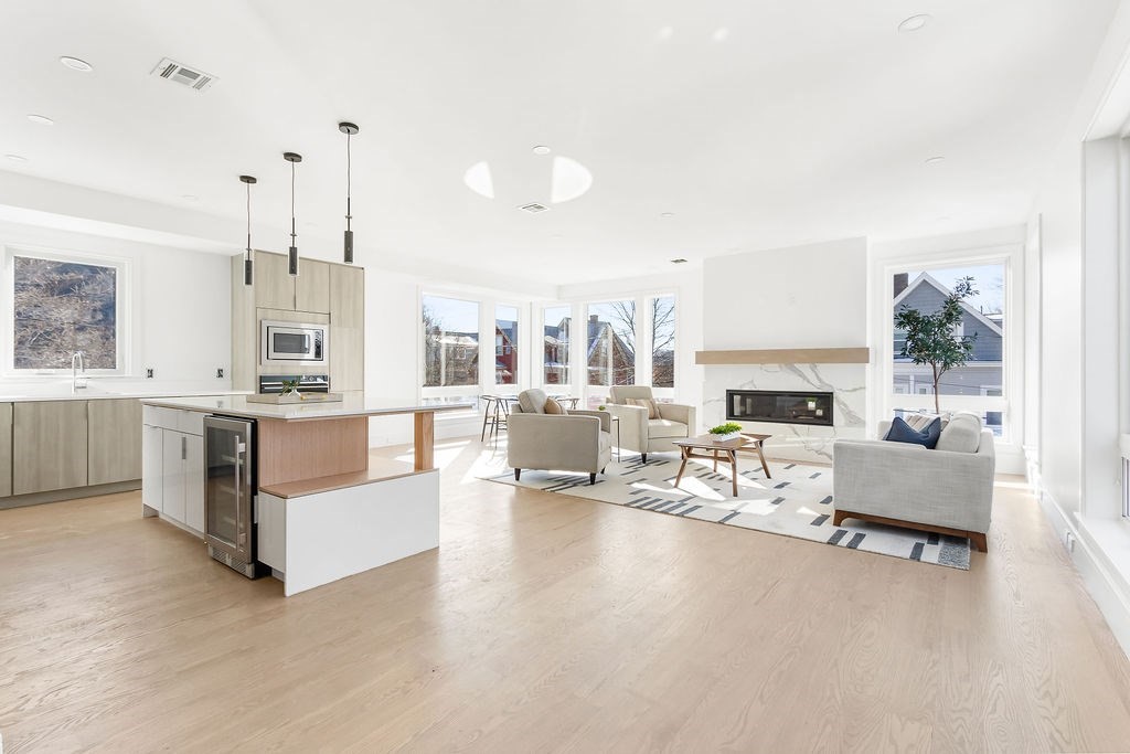 31 Evergreen St 1