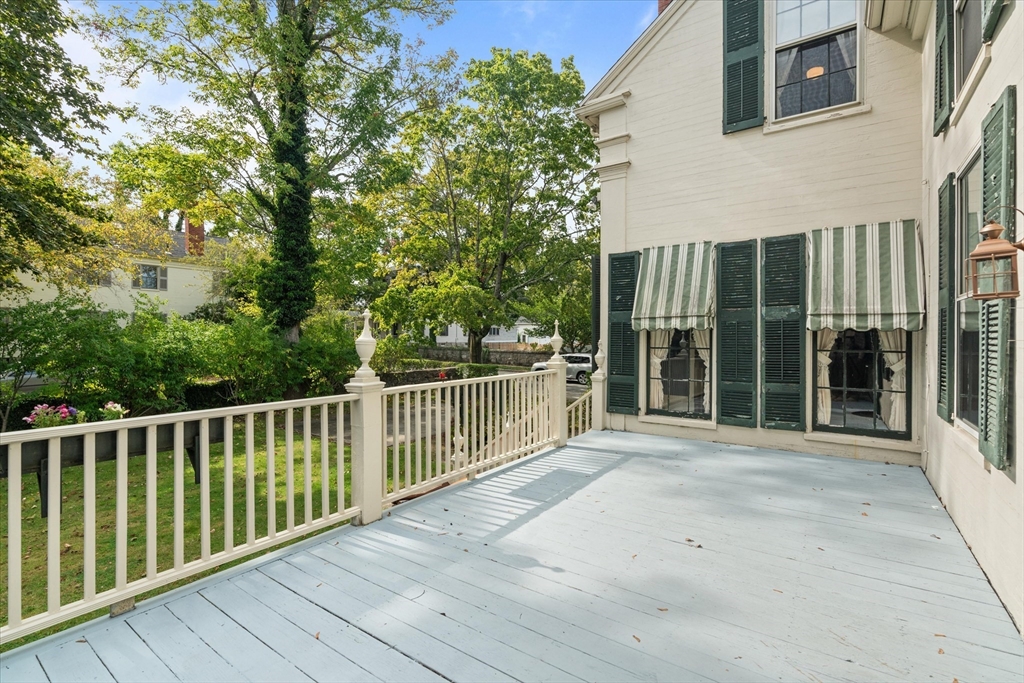 121 Green St