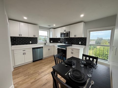 17 Burns D Lowell MA 01852