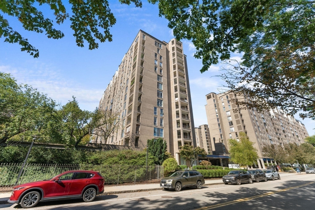 77 Pond Ave NR1